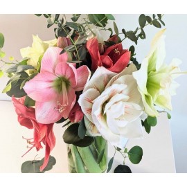 Микс из 7 амариллисов в вазе