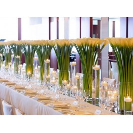 Оформление стола вазами с каллами