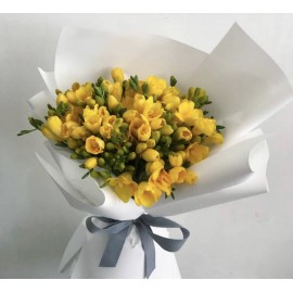 Букет желтых фрезий
