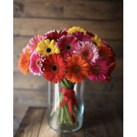 35 гербер в вазе