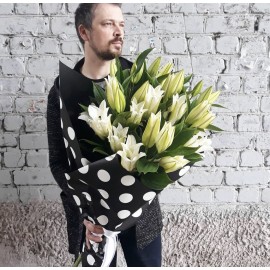 Букет из 11 белых лилий 