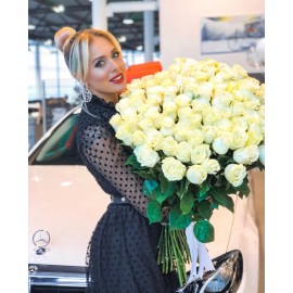 101 белая роза сорта Мундеаль