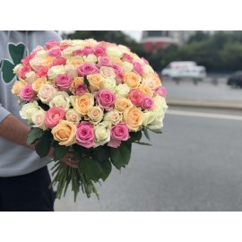 Нежный микс из 101 розы