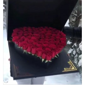 75 роз в коробке в форме сердца