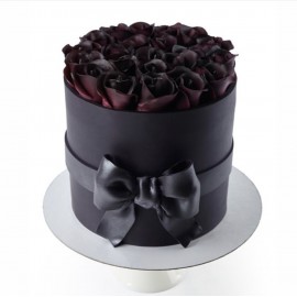 Черные розы в коробке