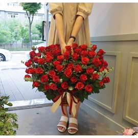Корзина из 75 красных роз
