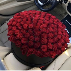 101 роза в коробке