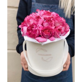 Ив пьяже в шляпной коробке 