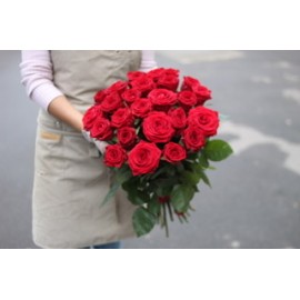 25 красных роз