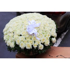 Корзина 201 белая роза