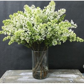 39 веток сирени в вазе