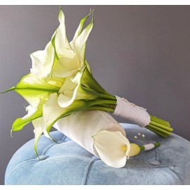 Букет невесты из 11 белых калл